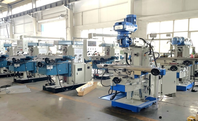 Fresadora vertical CNC: Equipo de precisión esencial para el mecanizado moderno de metales.