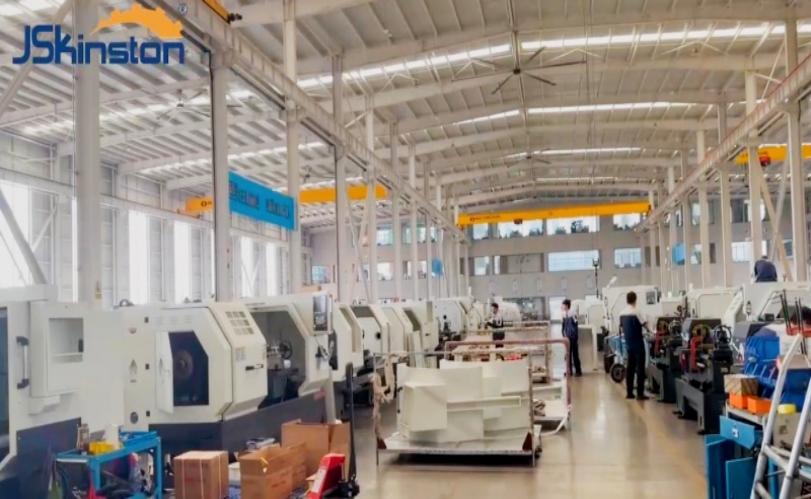 Torno CNC de bancada plana CK6163-1000: Máquina de torneado personalizable para piezas de trabajo tipo disco y eje.