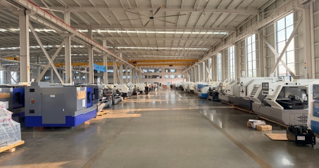 ¿Qué garantía incluye un torno CNC nuevo?